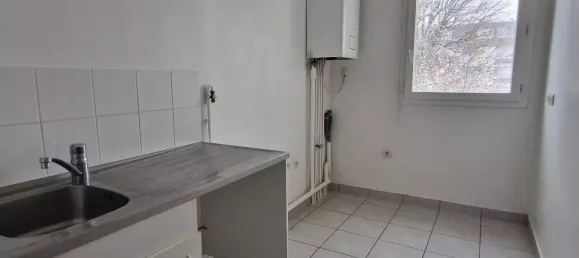 1 bedroom Apartment in Trappes, France No. 169078 4