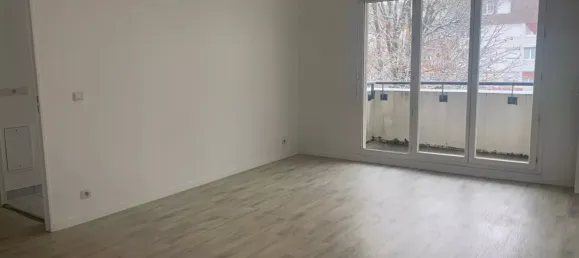 1 bedroom Apartment in Trappes, France No. 169078 2