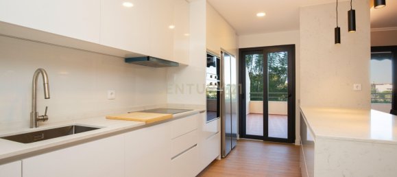 3 bedrooms Apartment in Cascais, Portugal No. 124055 9