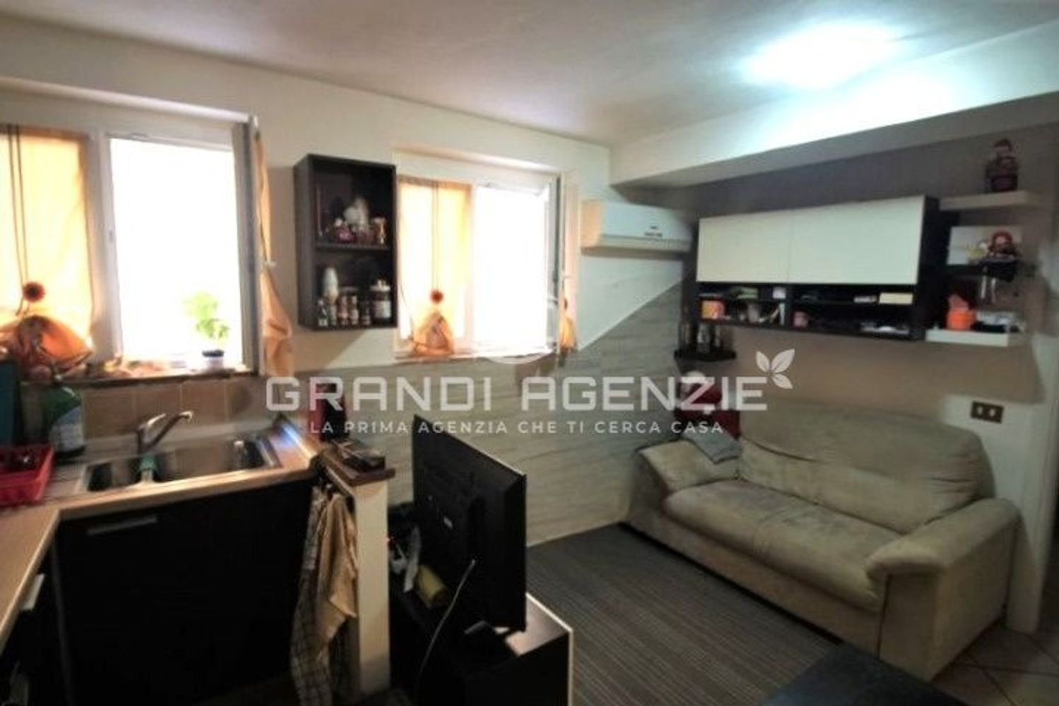 3 bedrooms Apartment in Parma, Italy No. 340487