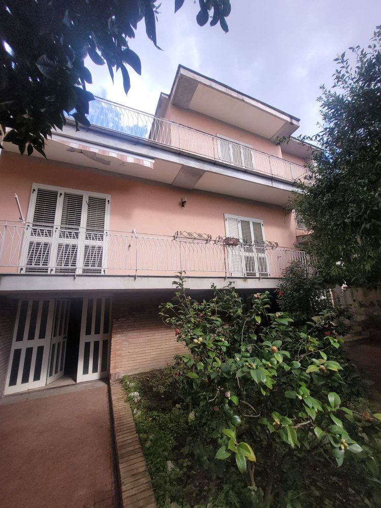 6 rooms House in Caserta, Italy No. 65245