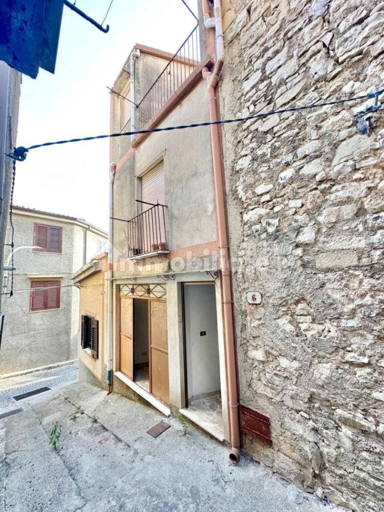 1 غرف نوم منزل في Bisacquino, Italy رقم 296517