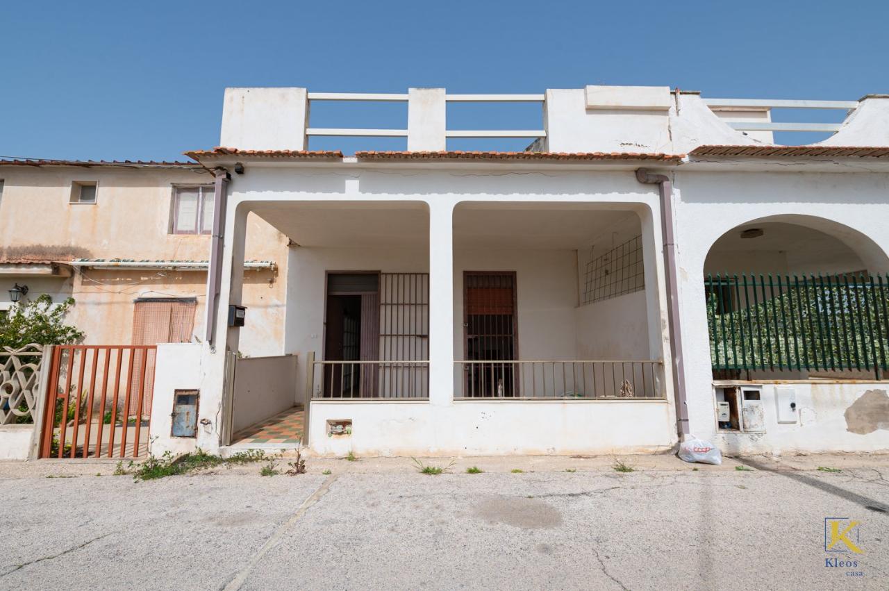 Дом с 5 комнатами в Виттория, Италия № 37283