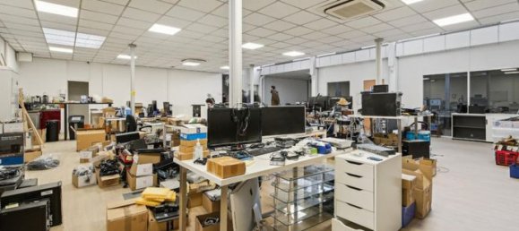 227m² Office in Paris, France No. 282249 2