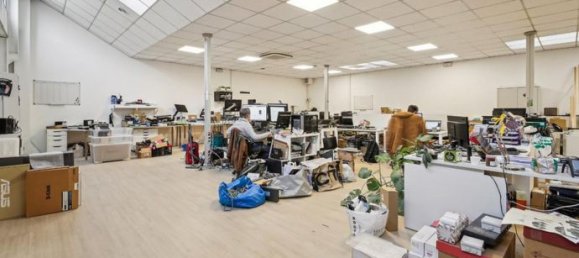 227m² Office in Paris, France No. 282249 4