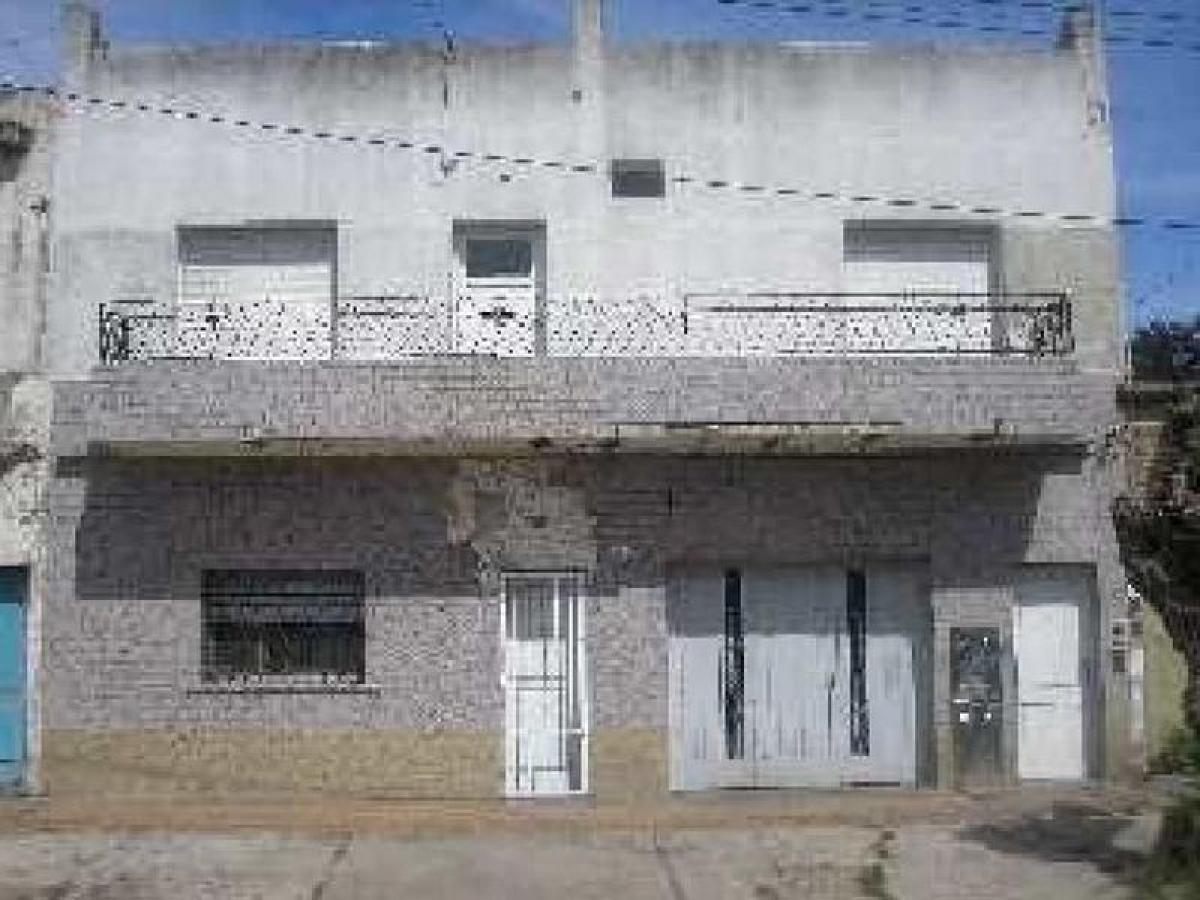 3 bedrooms House in Lanus, Argentina No. 63278