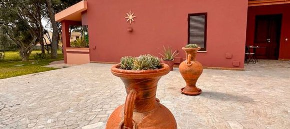 12 rooms Villa in Quartu Sant'Elena, Italy No. 41274 2