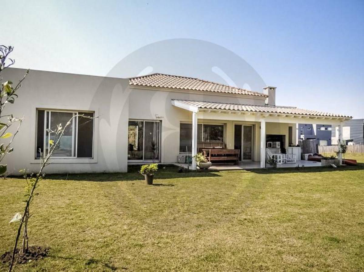3 bedrooms House in Tigre, Argentina No. 67353