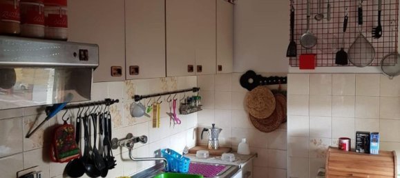 5 rooms Apartment in Carrara, Italy No. 189018 4