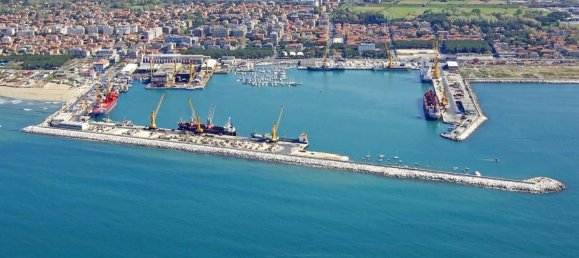 5 rooms Apartment in Carrara, Italy No. 189018 12