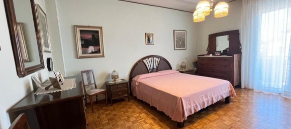 5 rooms Apartment in Padua, Italy No. 38939 11