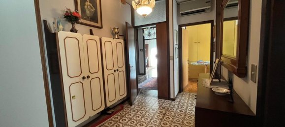 5 rooms Apartment in Padua, Italy No. 38939 8