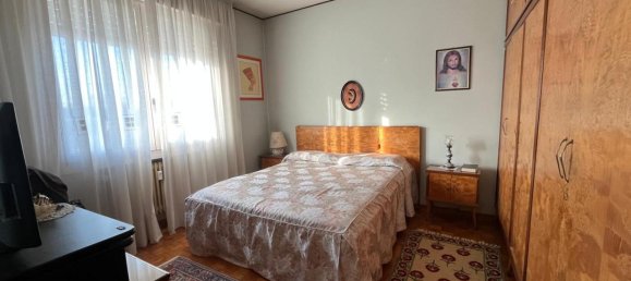5 rooms Apartment in Padua, Italy No. 38939 10