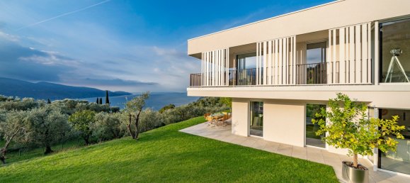 4 bedrooms Villa in Tignale, Italy No. 129420 14