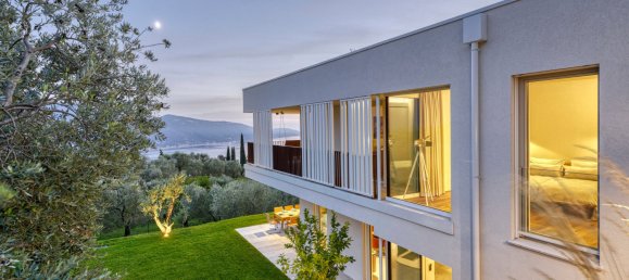 4 bedrooms Villa in Tignale, Italy No. 129420 2