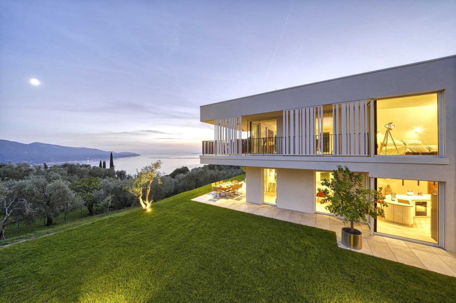 4 bedrooms Villa in Tignale, Italy No. 129420