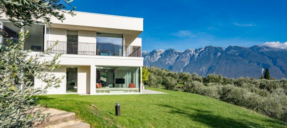 4 bedrooms Villa in Tignale, Italy No. 129420 11