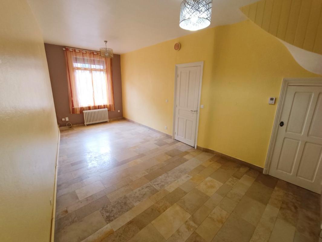 Casa de 4 dormitorios en Amiens, France No. 52097