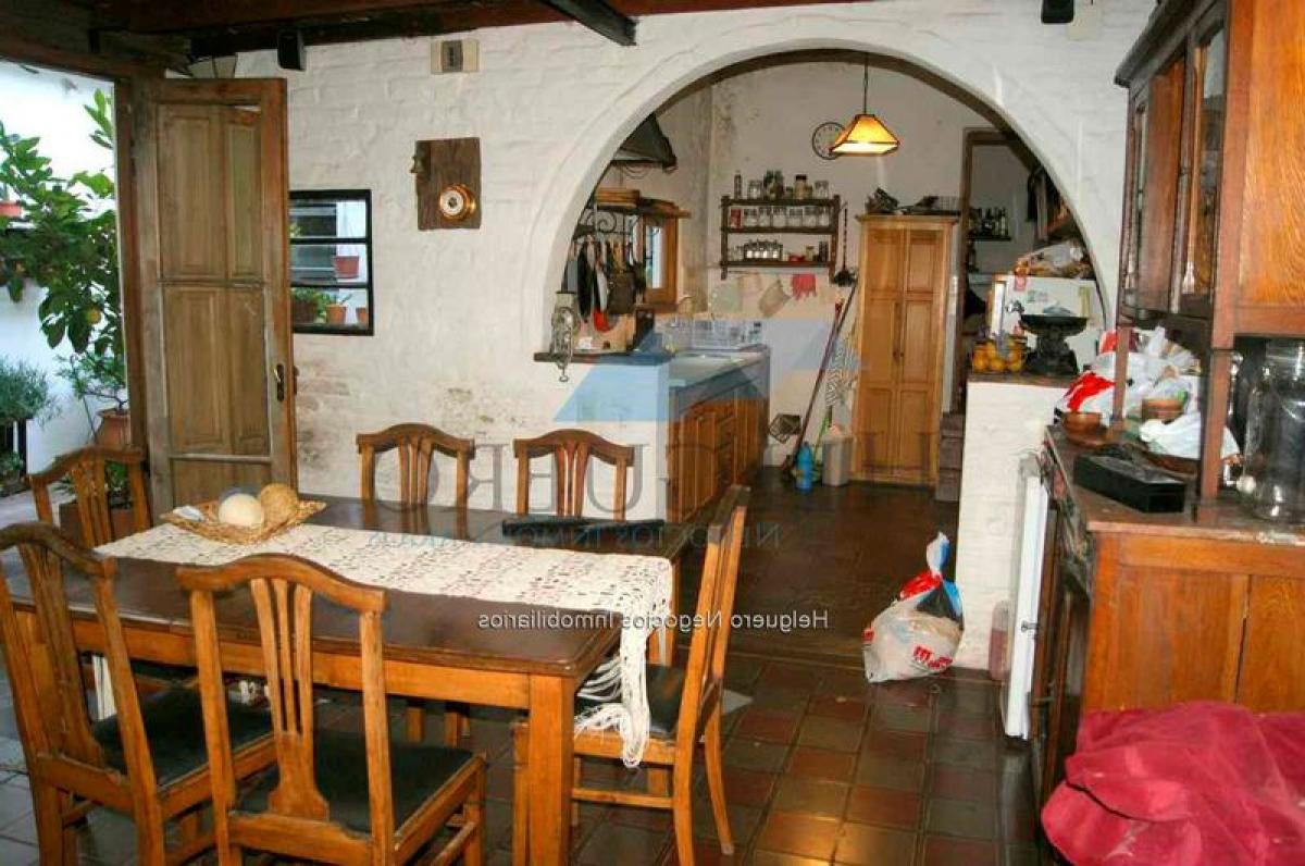 3 bedrooms House in Montevideo, Uruguay No. 10475