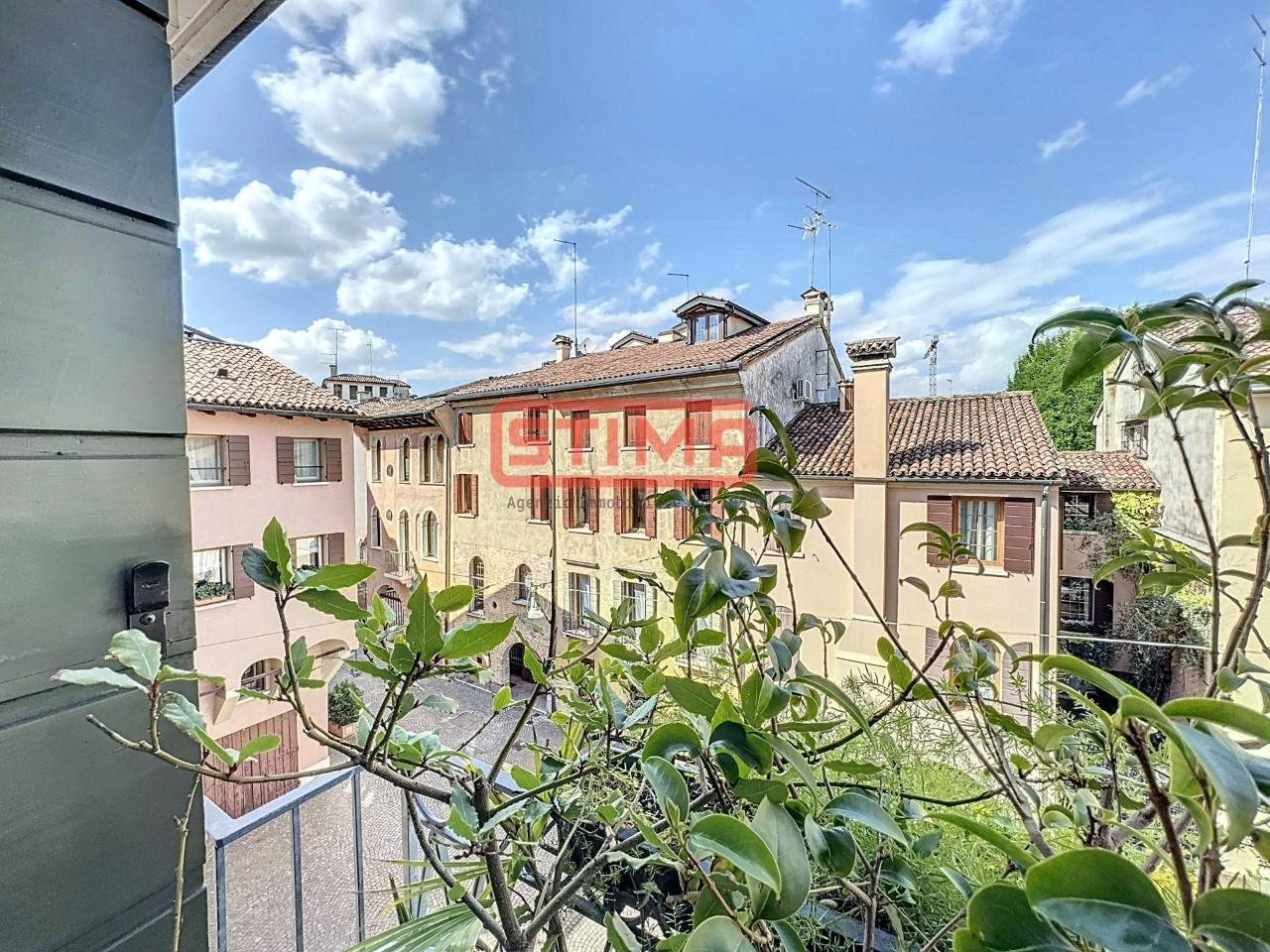 6 rooms Apartment in Treviso, Italy No. 107977