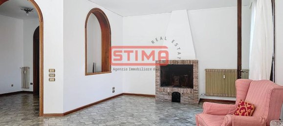 6 rooms Apartment in Treviso, Italy No. 107977 15