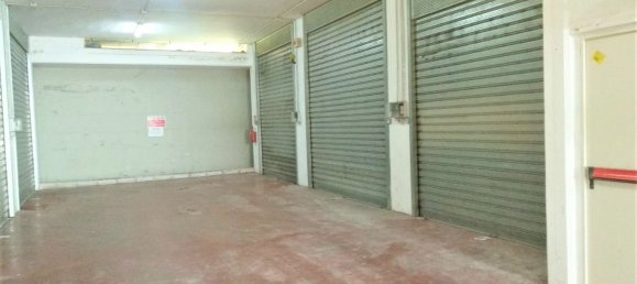 Garaje en Valenzano, Italy 40 m² No. 358423 3