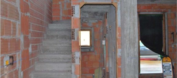 Квартира с 3 комнатами в Сончино, Италия № 3992 3