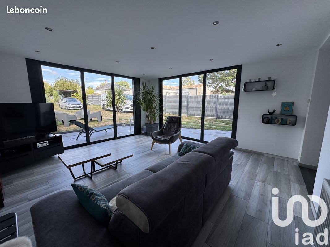 3 bedrooms House in Coueron, France No. 363443