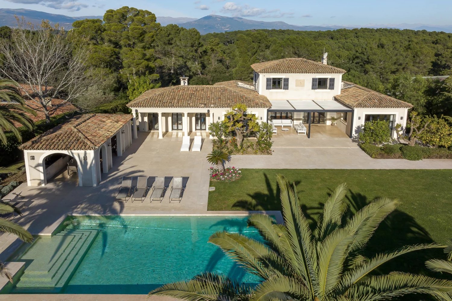 5 bedrooms Commercial property in Mougins, France No. 38236