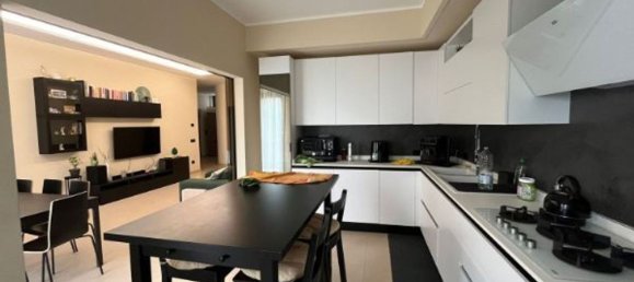 3 rooms Apartment in Catanzaro, Italy No. 161870 7