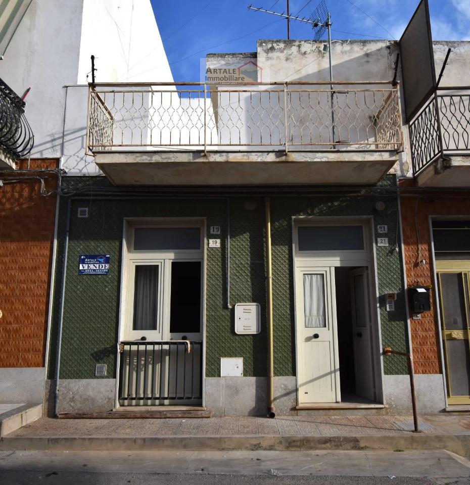 4 rooms House in Avola, Italy No. 33681