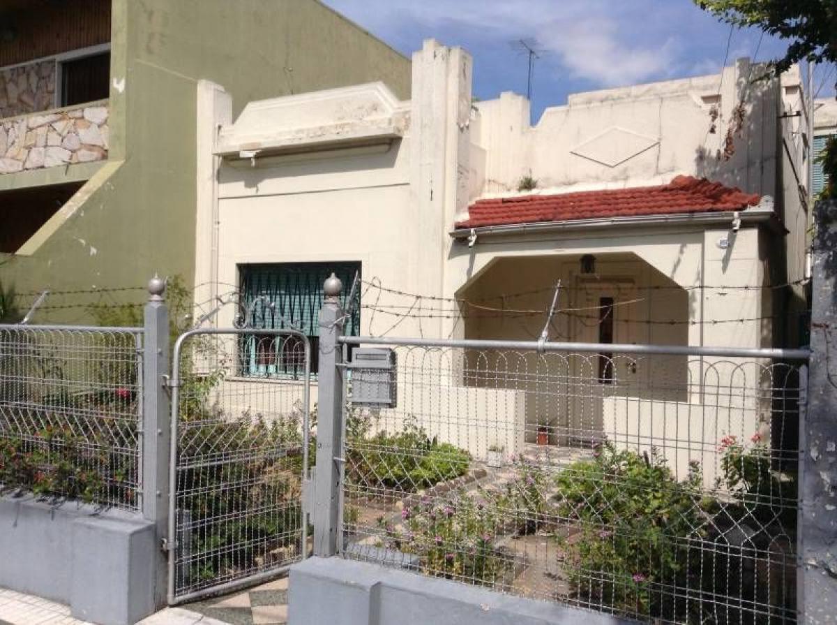 3 bedrooms House in Lanus, Argentina No. 54218