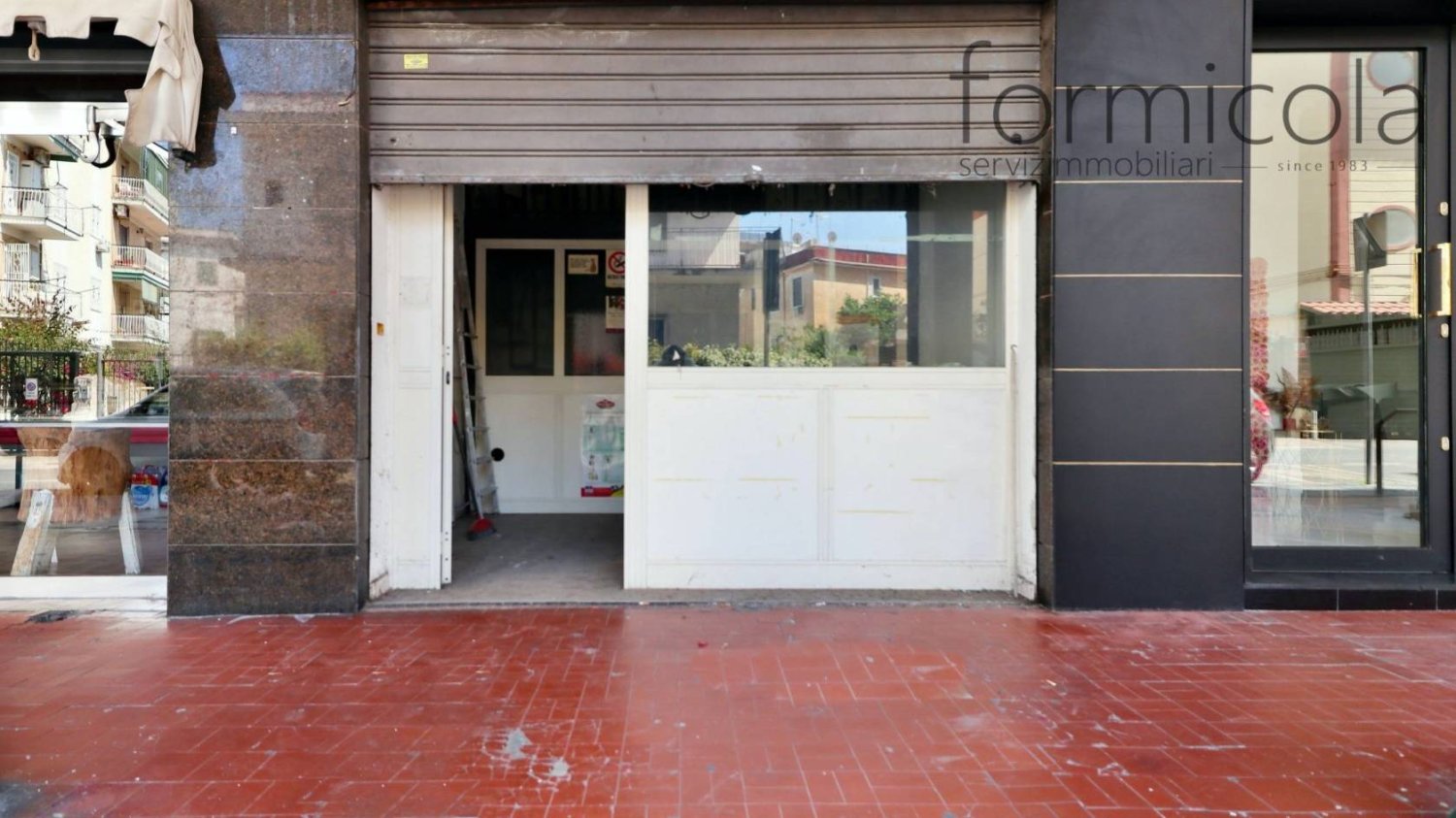 2 rooms Commercial property in Portici, Italy No. 153813