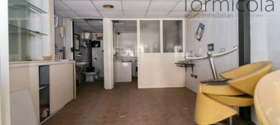 2 rooms Commercial property in Portici, Italy No. 153813 3