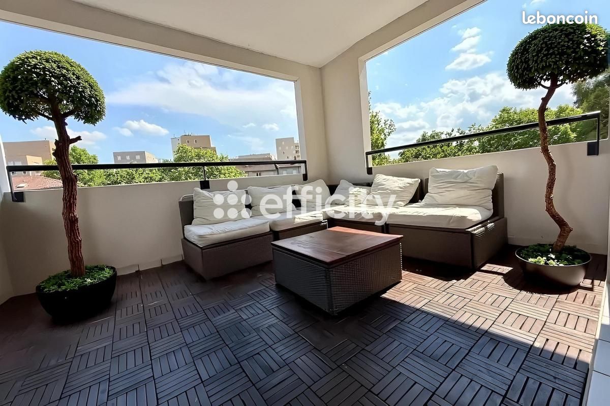 3 bedrooms Apartment in Villeurbanne, France No. 290606