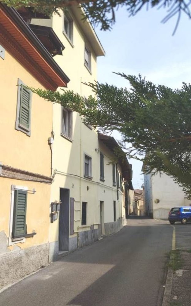 Квартира с 4 комнатами в Брони, Италия № 308190