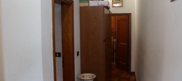 6-salle Appartement à Montevarchi, Italy No. 238082 10