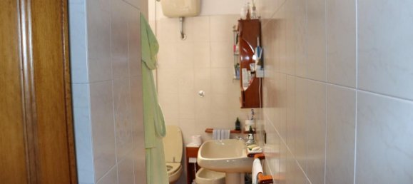 6-salle Appartement à Montevarchi, Italy No. 238082 11