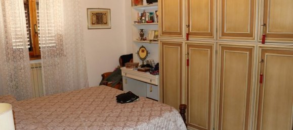 6-salle Appartement à Montevarchi, Italy No. 238082 13