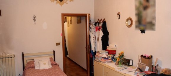 6-salle Appartement à Montevarchi, Italy No. 238082 7