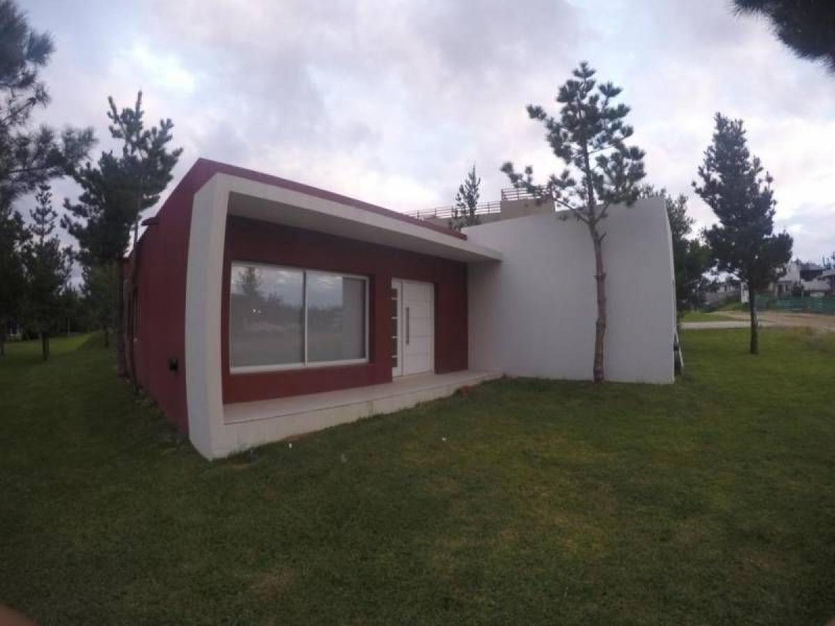 4 bedrooms House in Mar del Plata, Argentina No. 77715