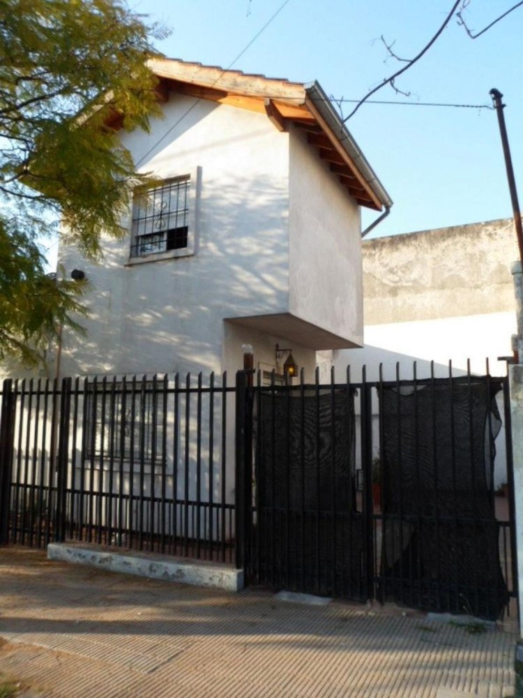 Дом с 3 спальнями в Трес де Фебреро, Аргентина № 63166