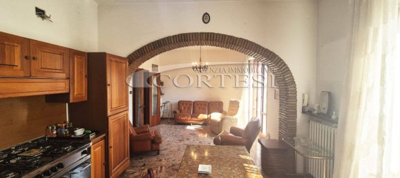 Apartamento de 4 dormitorios en Città di Castello, Italy No. 380534 7