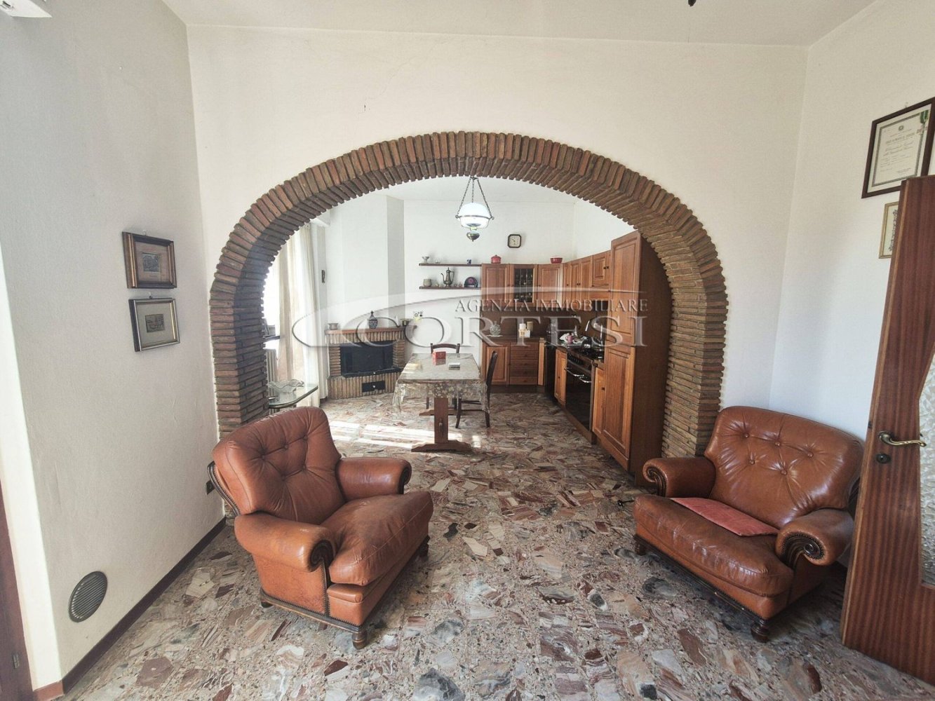 Apartamento de 4 dormitorios en Città di Castello, Italy No. 380534