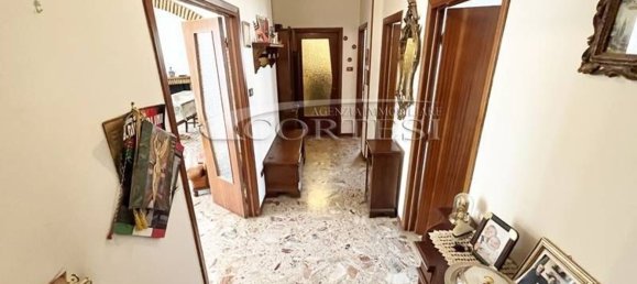 Apartamento de 4 dormitorios en Città di Castello, Italy No. 380534 3