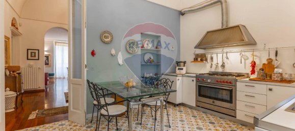 3-salle Penthouse à Bari, Italy No. 14630 9