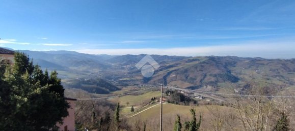 Дом с 4 комнатами в Сольяно аль Рубиконе, Италия № 168052 3