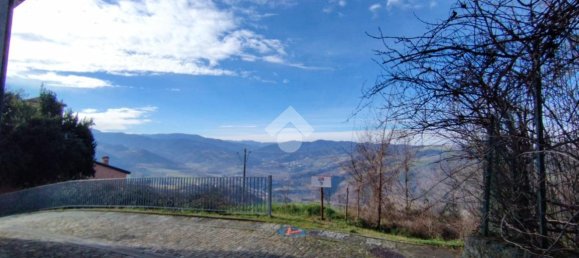 Дом с 4 комнатами в Сольяно аль Рубиконе, Италия № 168052 2