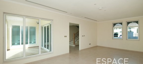 3 dormitorios villa en venta en Jumeirah Park, Dubai, UAE № 106053 5