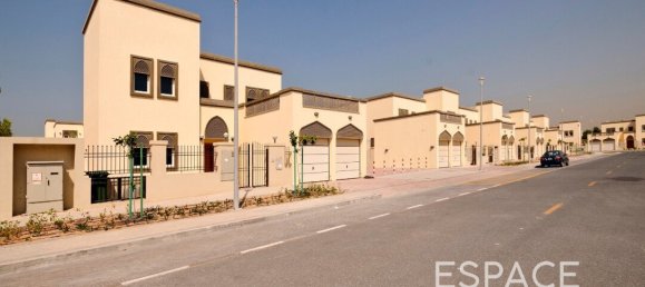 3 dormitorios villa en venta en Jumeirah Park, Dubai, UAE № 106053 10